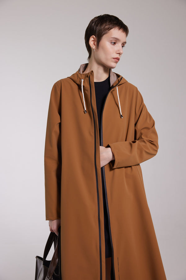 Stutterheim Mosebacke Long Lightweight Matte Zip Raincoat Cognac