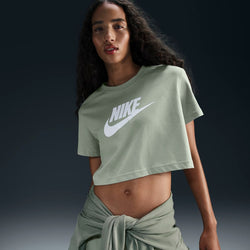 Playera cropped con logotipo para mujer Nike Sportswear Essential - Verde