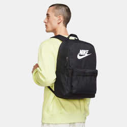 Mochila Nike Heritage (25 L) - Negro - 50% Poliéster reciclado - 50% materiales sostenibles