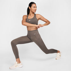 Leggings de tiro alto de 7/8 de sujeción firme con bolsillos para mujer Nike Go - Marrón