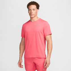 Playera de correr de manga corta Dri-FIT UV para hombre Nike Miler - Rosa