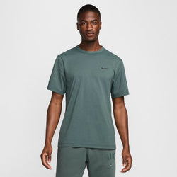 Playera versátil de manga corta Dri-FIT UV para hombre Nike Hyverse - Verde