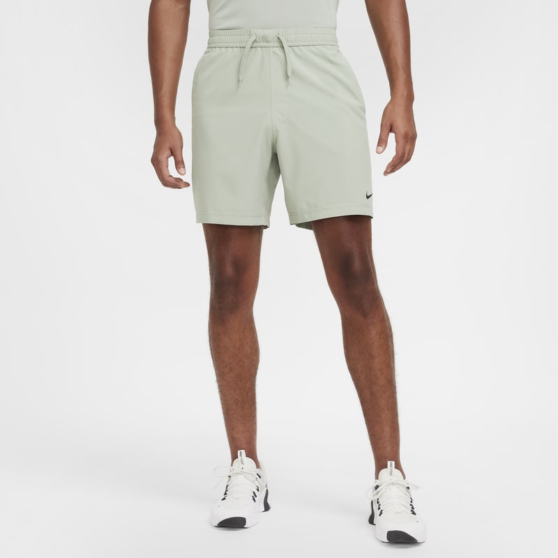 Shorts Dri-FIT de 18 cm versátiles sin forro para hombre Nike Form - Verde