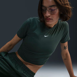 Playera slim cropped para mujer Nike Sportswear Essential - Verde