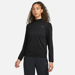 Playera de correr con protección UV de cierre de 1/4 para mujer Nike Swift Element - Negro