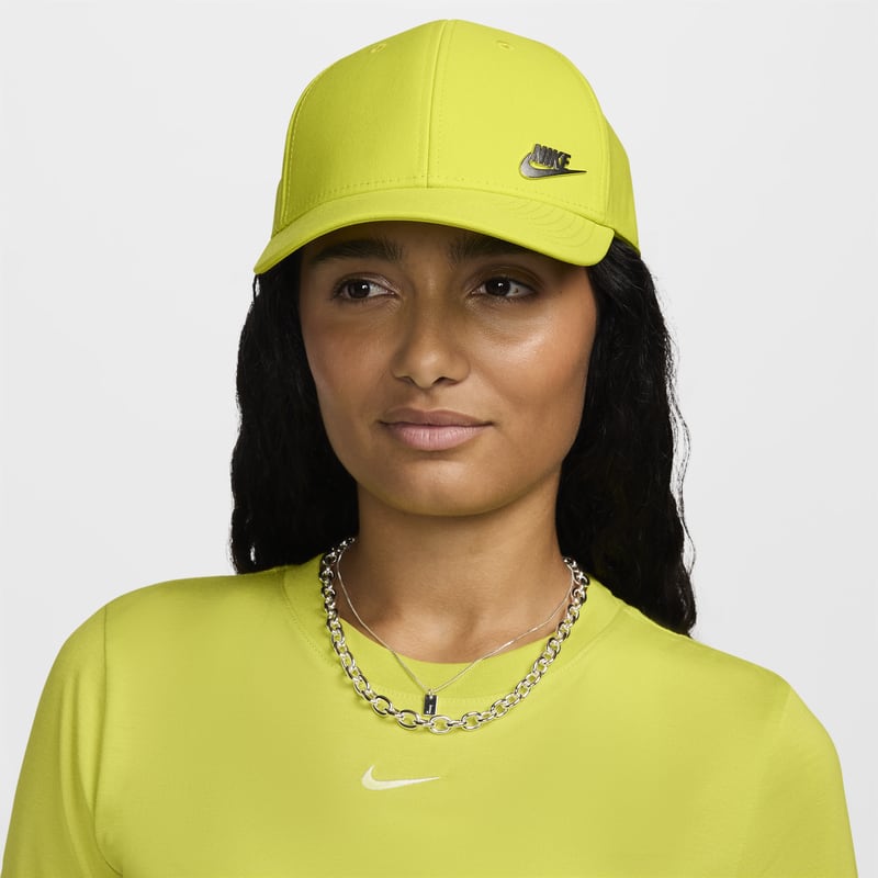 Gorra con logotipo de metal y estructura Nike Dri-FIT Club - Verde