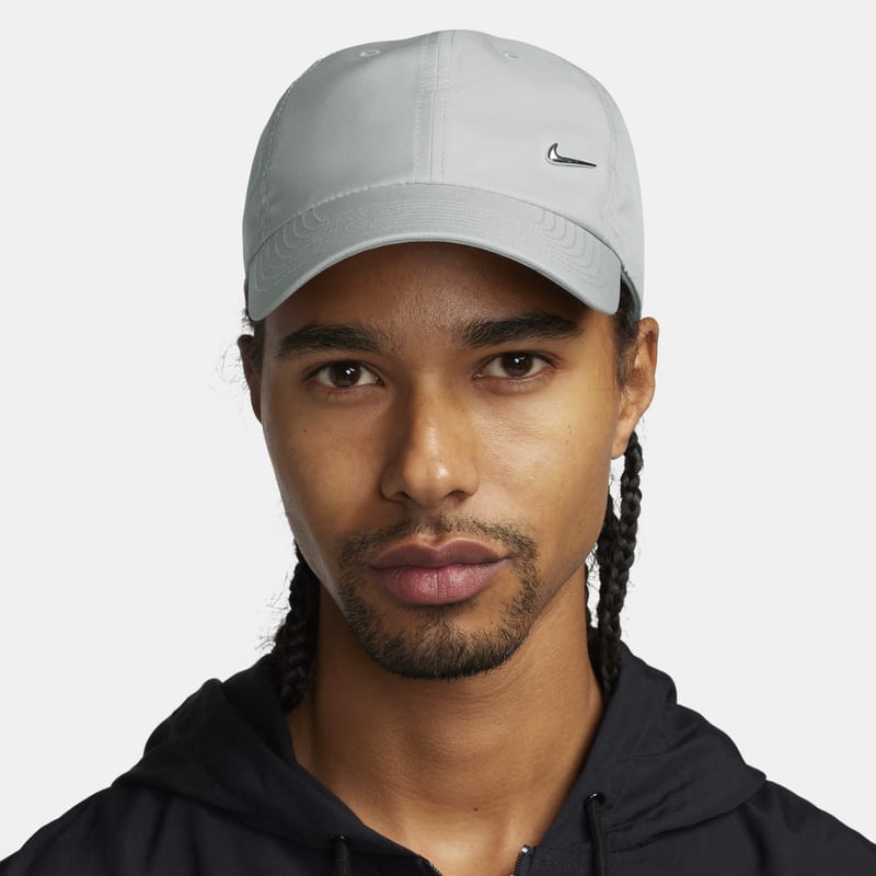 Gorra Swoosh metálica sin estructura Nike Dri-FIT Club - Gris