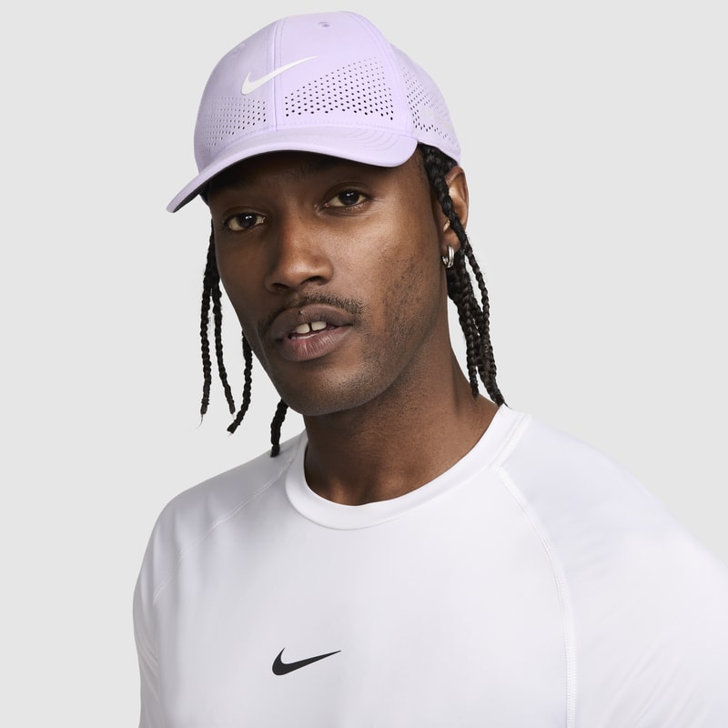 Gorra Swoosh estructurada Nike DriFIT ADV Club - Morado