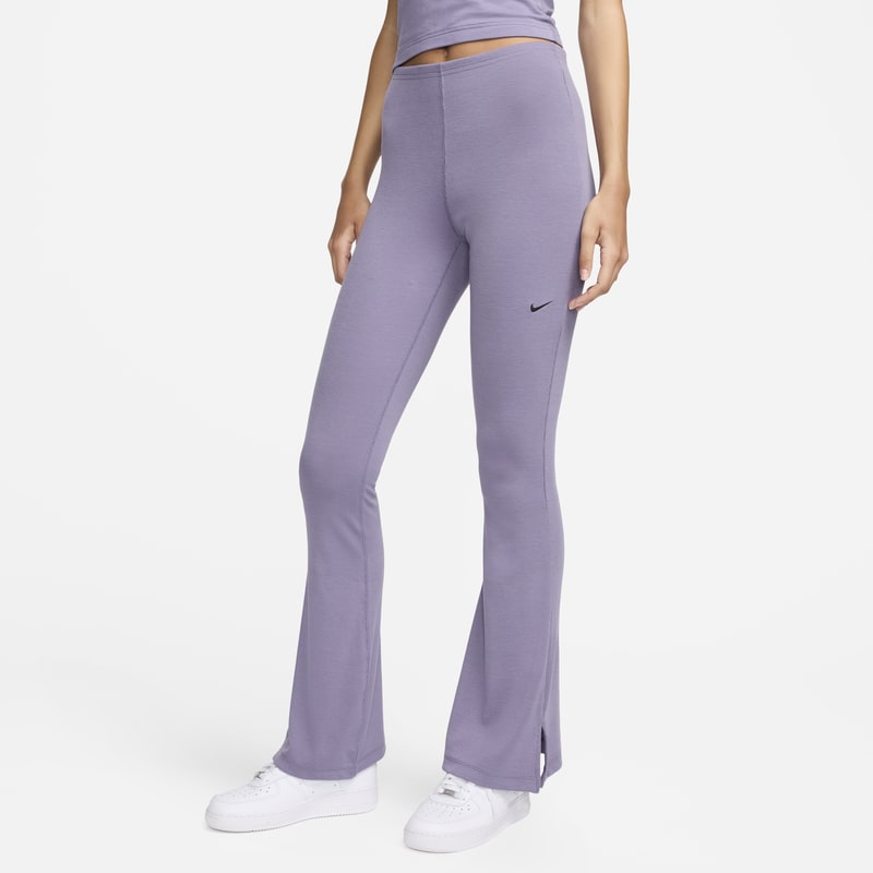 Leggings acampanados de tela de minicanalé ajustados para mujer Nike Sportswear Chill Knit - Morado