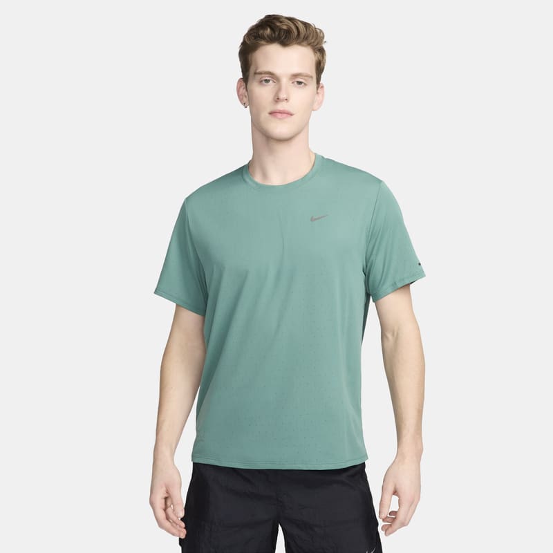 Playera de correr de manga corta Dri-FIT ADV para hombre Nike Running Division - Verde