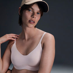 Bra deportivo convertible con almohadillas de baja sujeción para mujer Nike Alate Minimalist - Marrón