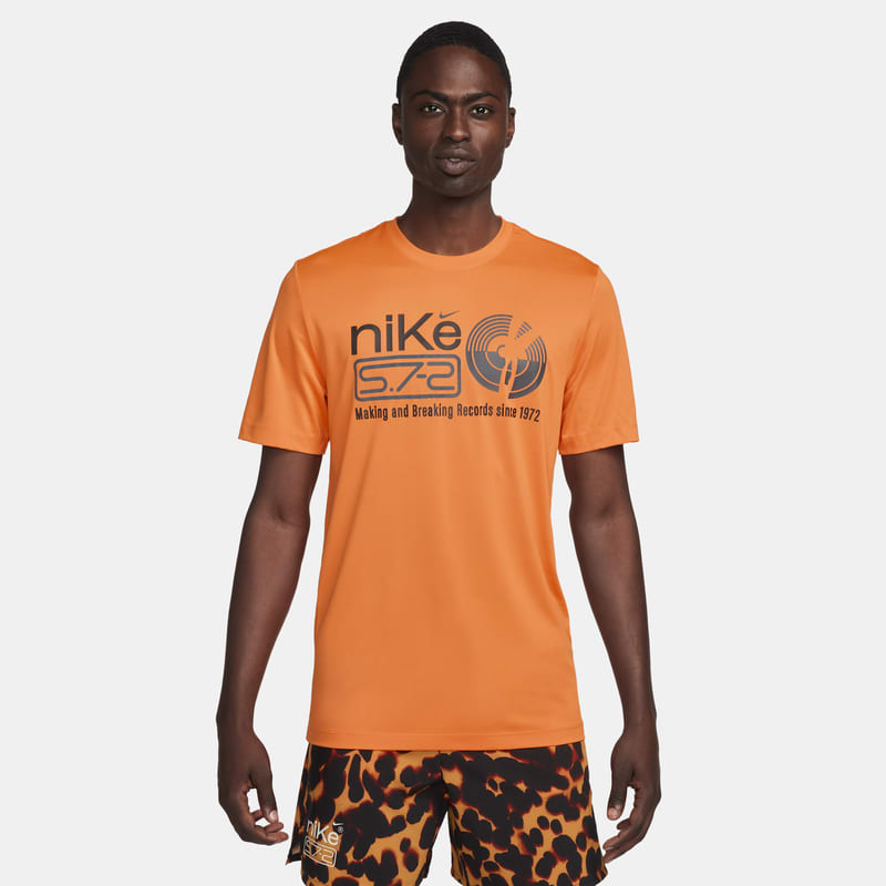 Playera de fitness Nike Dri-FIT para hombre - Naranja