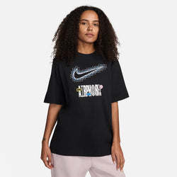 Playera con gráficos para mujer Nike Sportswear - Negro