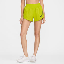 Shorts Dri-FIT con gráfico de tiro medio con forro de ropa interior para mujer Nike One - Verde