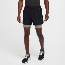 Shorts de correr Dri-FIT de 13 cm repelentes al agua 2 en 1 para hombre Nike Stride Running Division - Negro