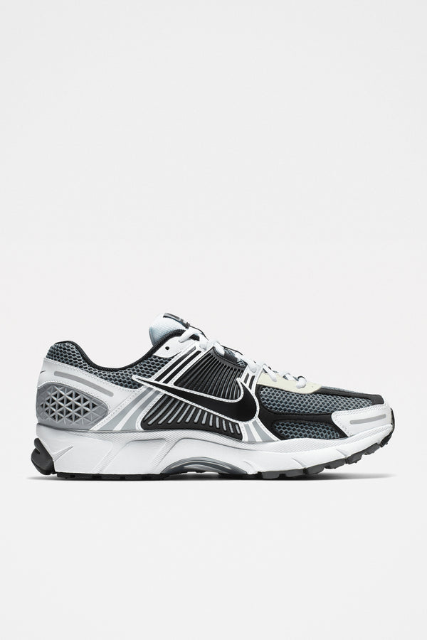 Nike Zoom Vomero 5 SE SP Dk Grey  Metallic Silver - Sneakers