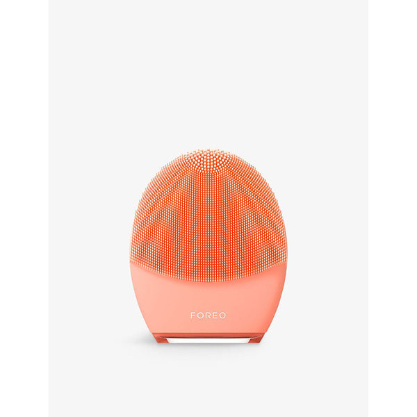 Foreo LUNA™ 4 facial cleansing device for balanced skin