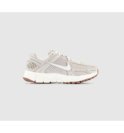 Nike Womens Zoom Vomero 5 Trainers Light Orewood Brown Sail Metallic Silver Gum Med B Mixed Material In Silver/White/Brown