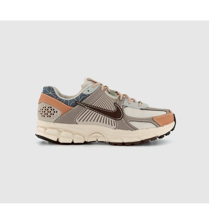 Nike Zoom Vomero 5 Trainers Sanddrift Earth Muslin Khaki Light Carbon Amber BR In Natural