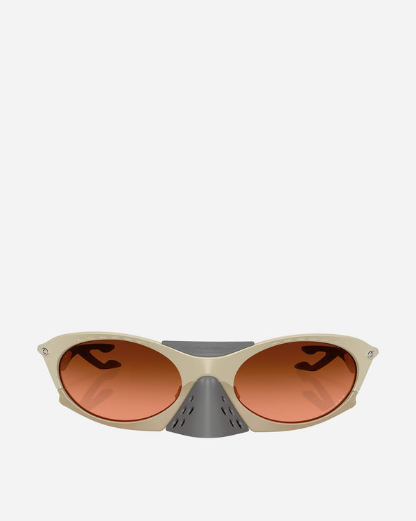 Oakley Plantaris Sunglasses Matte Sand Prizm Brown Gradient