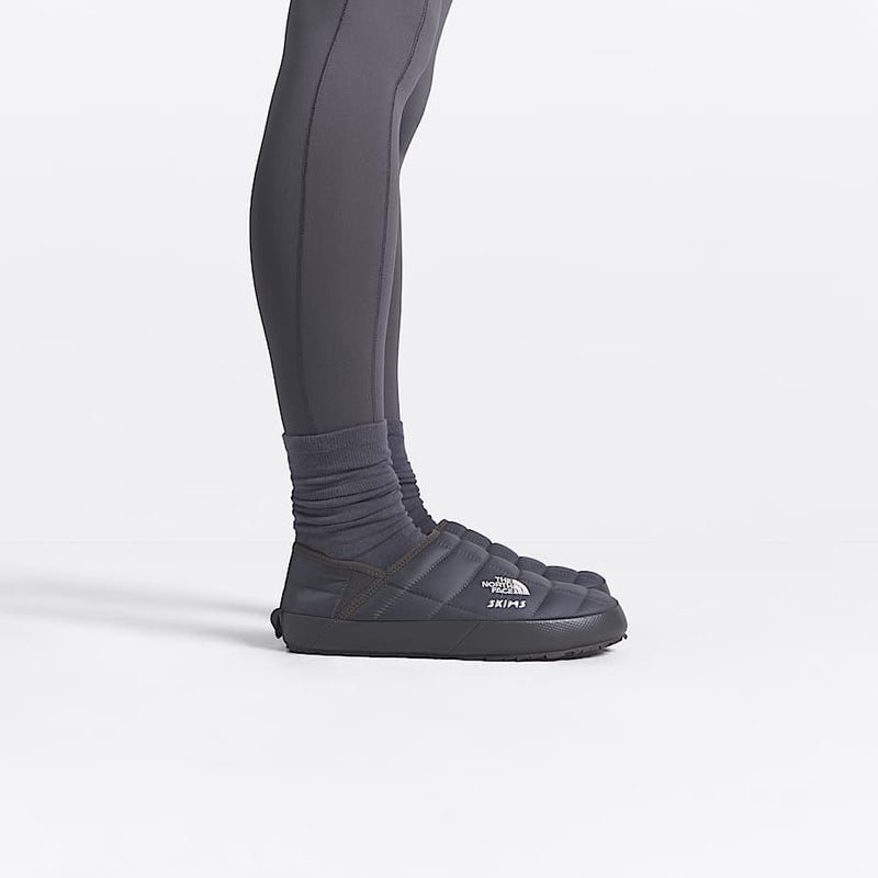 The North Face X Skims Thermoball™ Traction V Mules Sk Gunmetal/