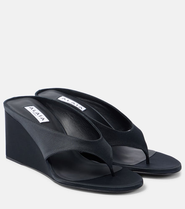 Alaïa Cube 75 satin wedge thong sandals