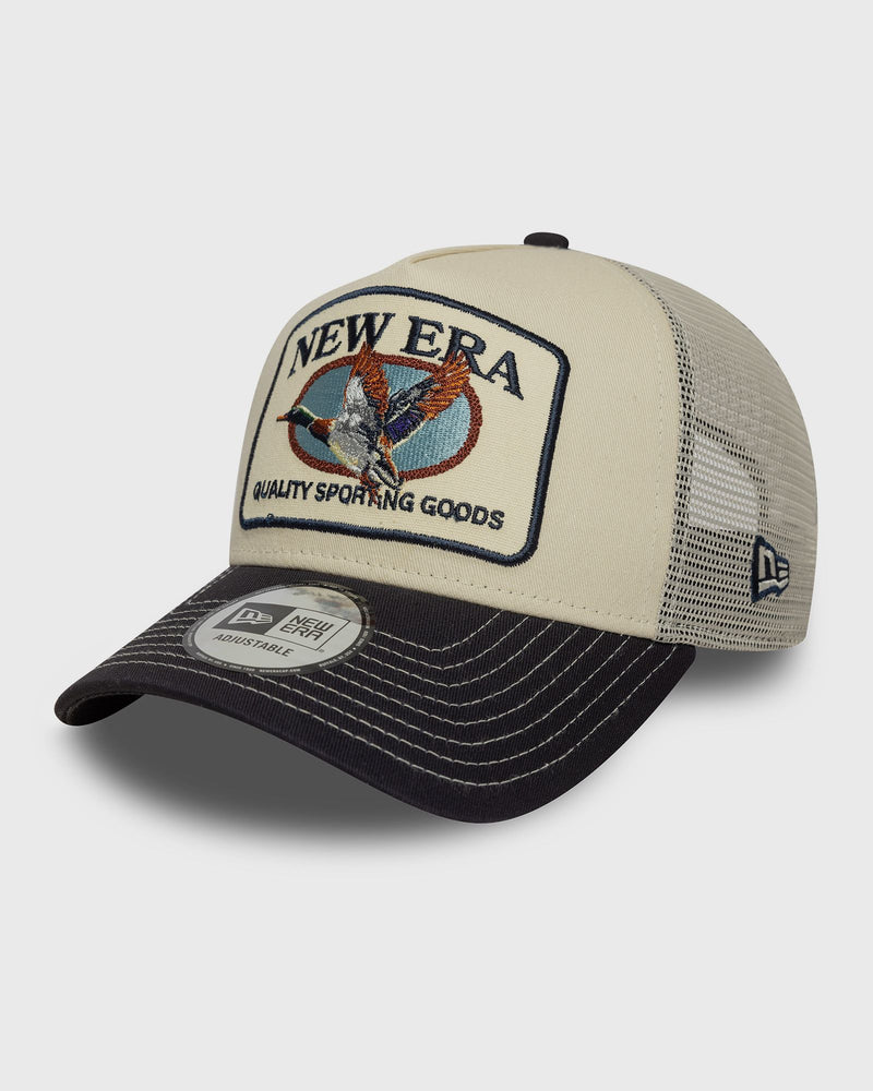 new era ANIMAL PATCH TRUCKER beige