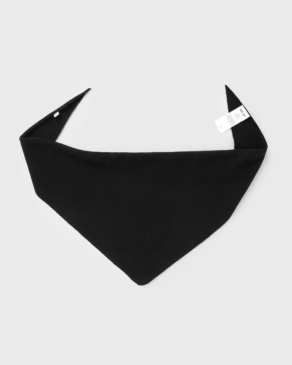 NN.07 Triangle Scarf black