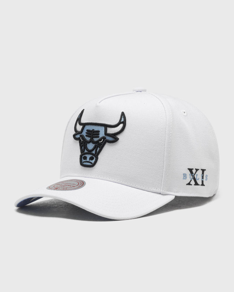 Mitchell & Ness NBA CORE XI PRO SNAPBACK CHICAGO BULLS white