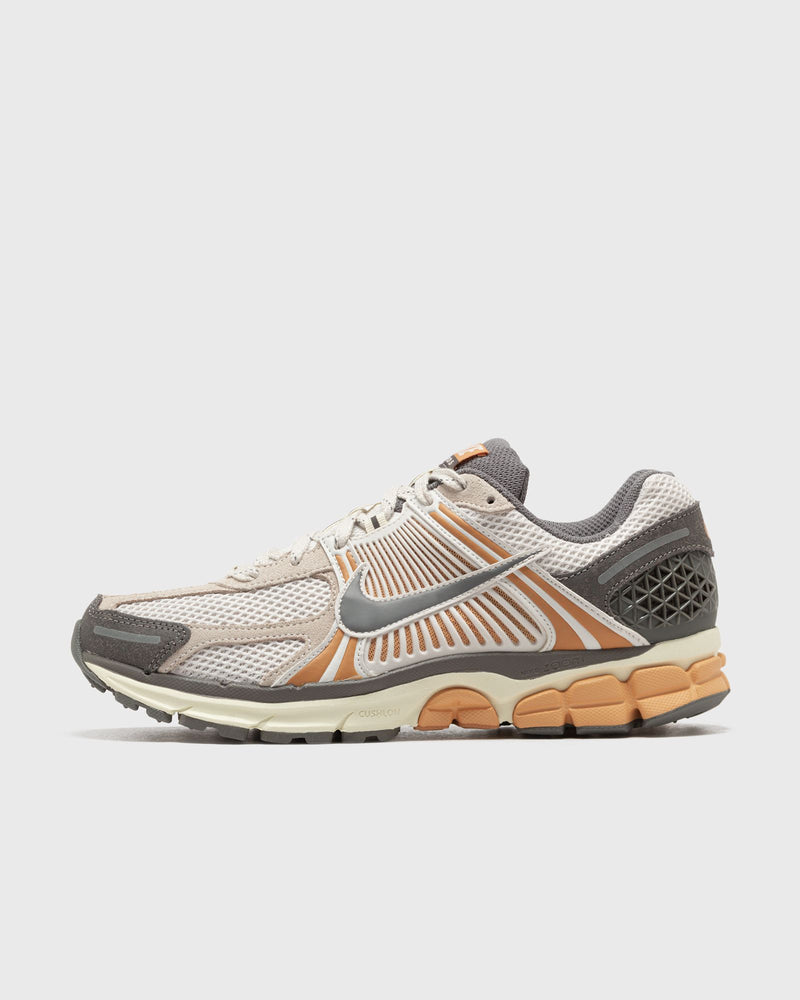 Nike ZOOM VOMERO 5 brown