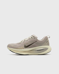Nike Womens Vomero 18 Se Brown