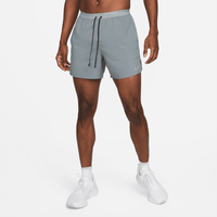 Shorts de correr Dri-FIT de 13 cm con forro de ropa interior para hombre Nike Stride Gris