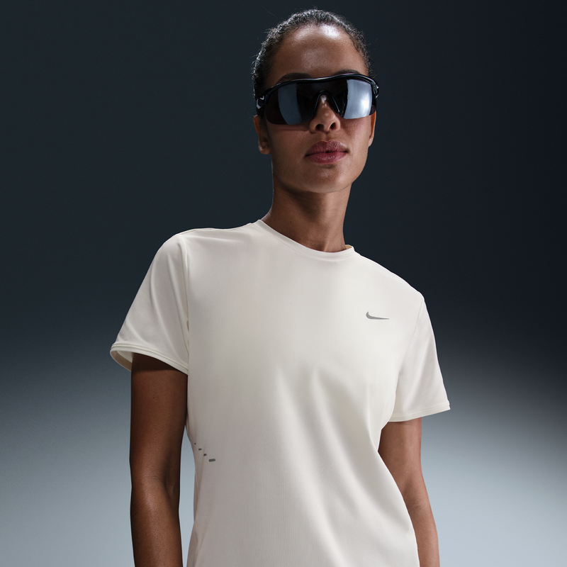 Playera De Correr De Manga Corta Dri-Fit Para Mujer Nike Swift Blanco