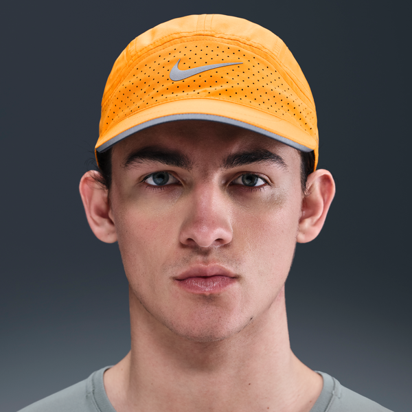 Gorra Con Diseño Reflejante Sin Estructura Nike Fly Dri-Fit Adv Amarillo