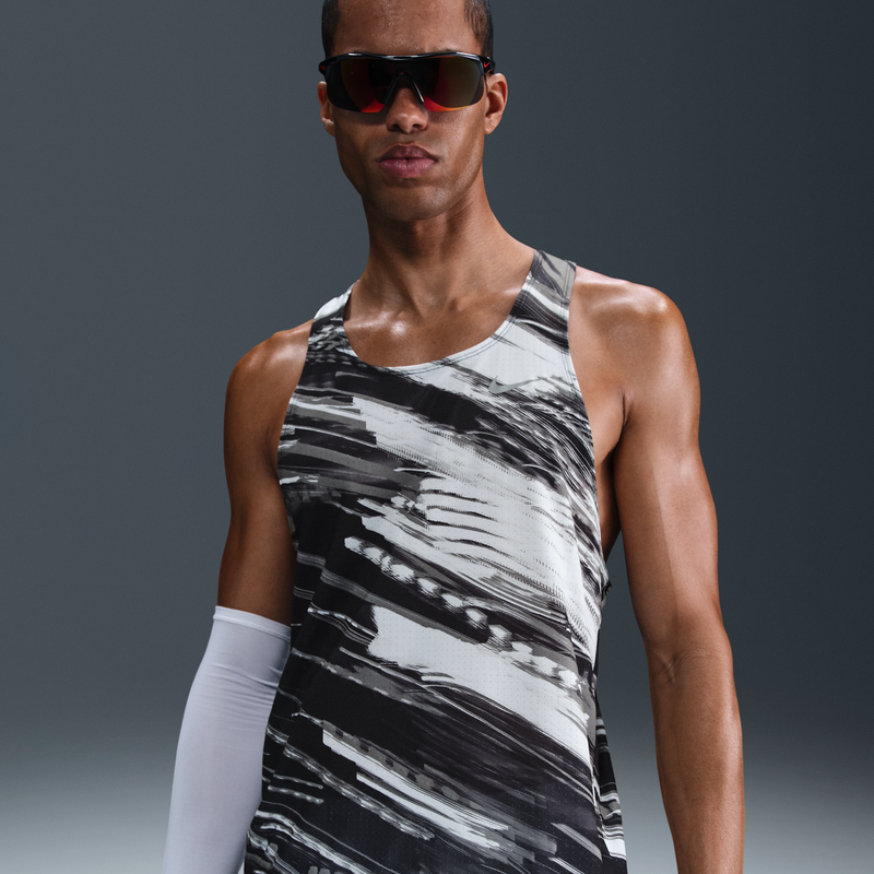 Playera de correr sin mangas Dri-FIT para hombre Nike Fast Gris