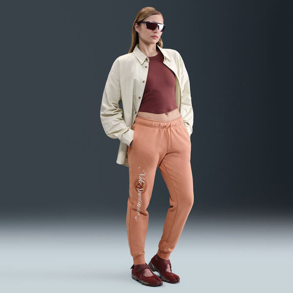 Pants Con Gráfico De Tiro Medio Para Mujer Nike Sportswear Club Fleece Rosa