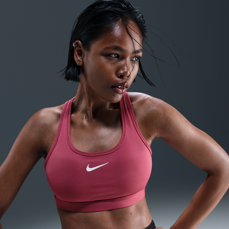 Bra deportivo con almohadillas para mujer Nike Swoosh Medium Support Morado