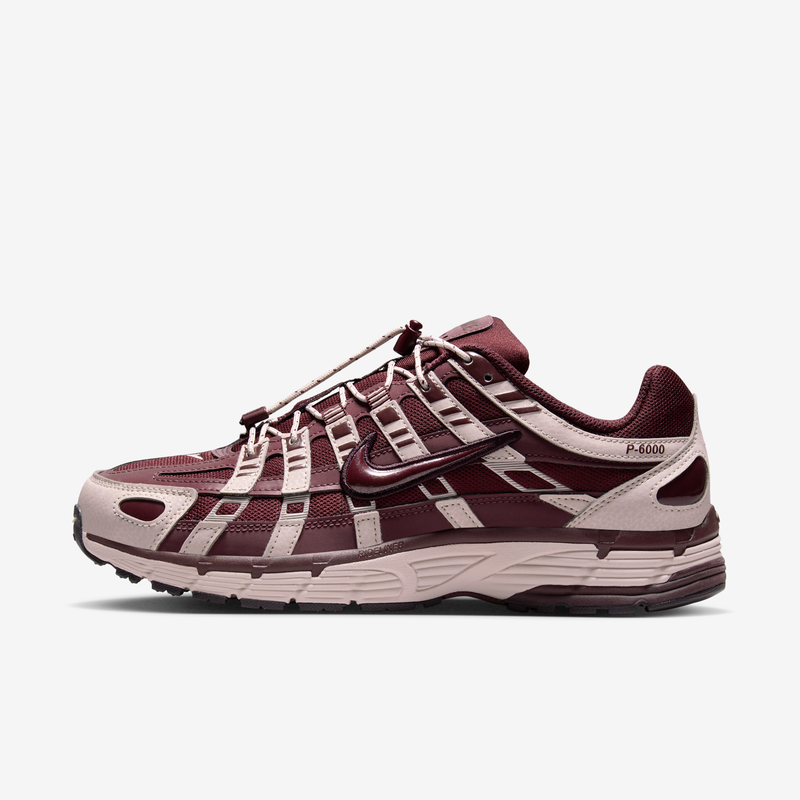 Tenis con detalles reflejantes para mujer Nike P-6000 Rosa