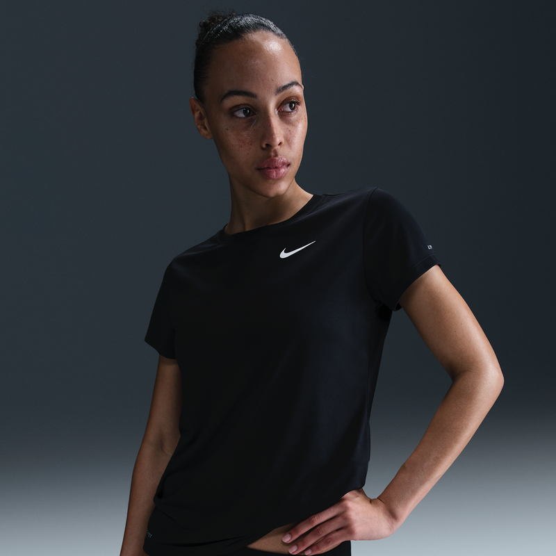 Camiseta Hydroguard de manga corta para mujer Nike Dri-FIT Essential Negro