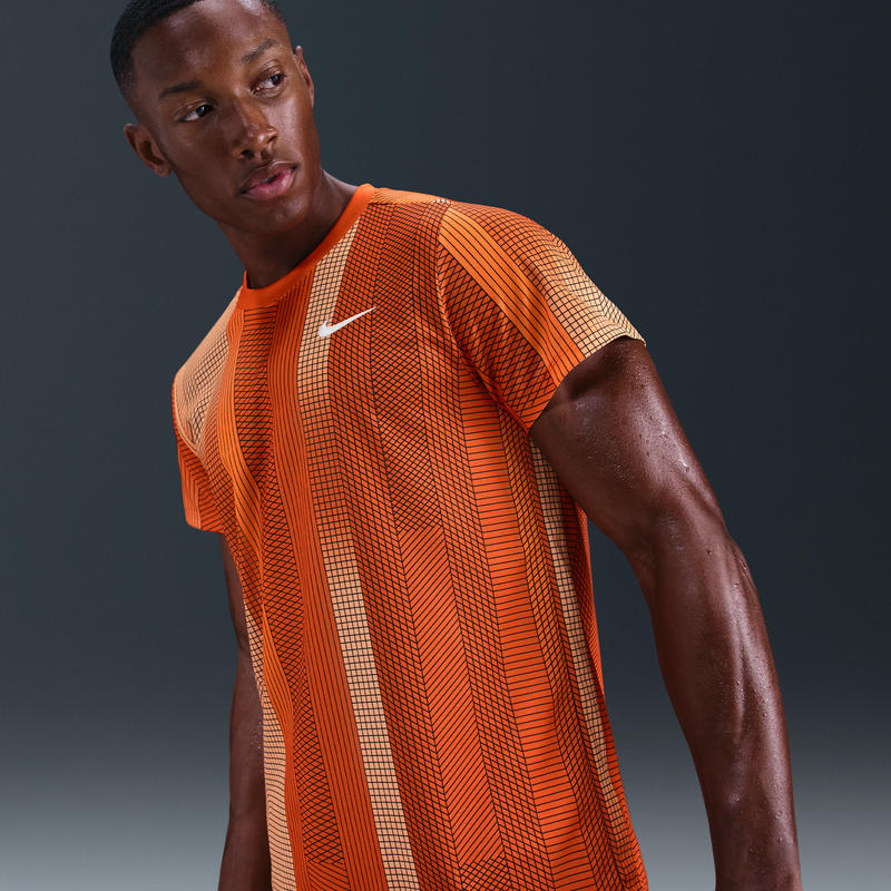Playera de tenis Dri-FIT para hombre NikeCourt Victory Naranja