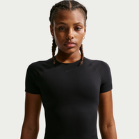 Playera de manga corta Dri-FIT para mujer Nike Universa Negro