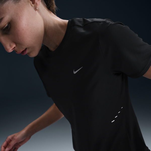Playera De Correr De Manga Corta Dri-Fit Para Mujer Nike Swift Negro
