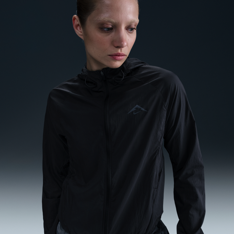 Chamarra De Correr Repel Para Mujer Nike Trail Negro
