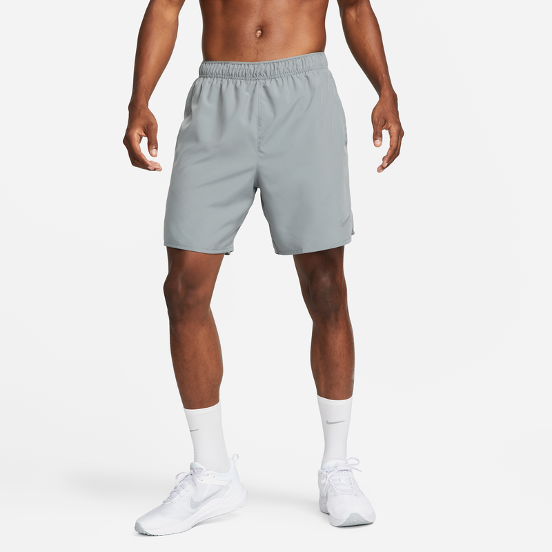 Shorts De Correr Dri-Fit De 18 Cm Con Forro De Ropa Interior Para Hombre Nike Challenger Gris