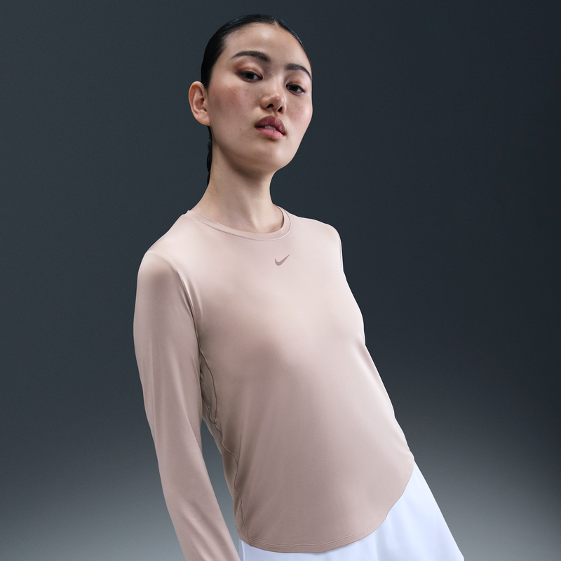 Playera de manga larga Dri-FIT para mujer Nike One Classic Marrón