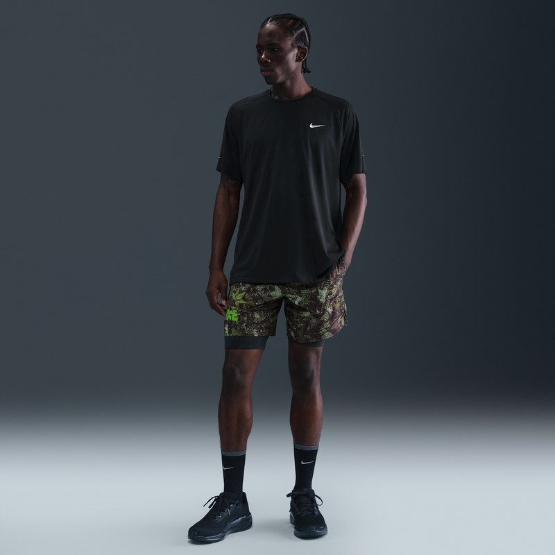 Shorts De Correr Dri-Fit Con Estampado De 18 Cm Con Forro De Ropa Interior Para Hombre Nike Stride Negro