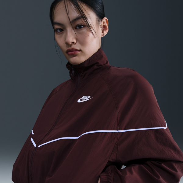 Chamarra Tejida Para Mujer Nike Sportswear Windrunner Rojo