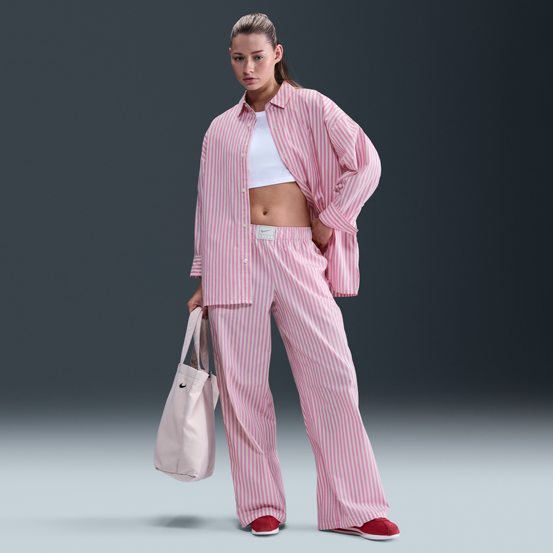 Pants Rayados Holgados De Tiro Medio Para Mujer Nike Sportswear Chill Poplin Rosa