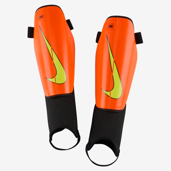 Espinillera De Fútbol Nike Charge Naranja