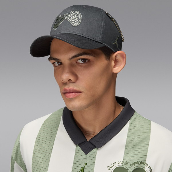 Gorra Con Estructura Jordan Rise Gris